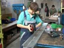 Mitarbeiter der Fliegl Agrartechnik GmbH bei der Arbeit