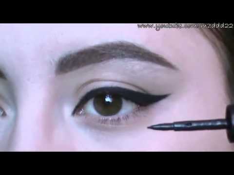 how to apply eyeliner by self