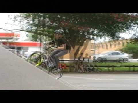 BMX BIKES TRICKS STUNTS CRASHES