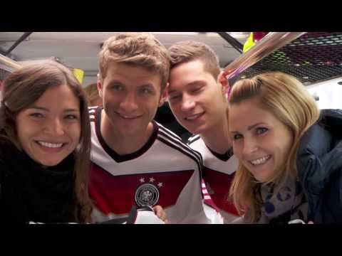 Thomas Müller und Julian Draxler sorgen mit neuem DFB-Trikot für Jubelstürme | Italien - Deutschland
