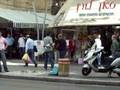 videos de Distributors of leaflets saying Uzi Salant is a corrupt hide their faces, ask not to film around
