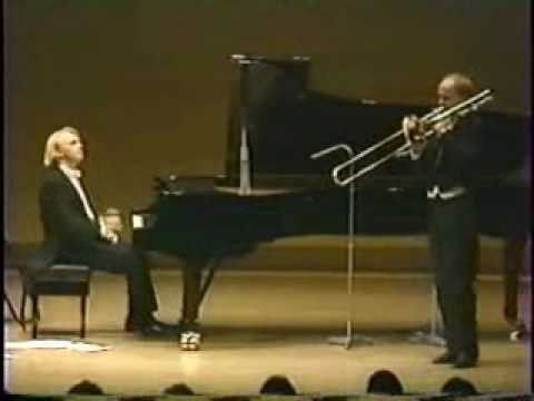 LINDBERG - The world's best trombone soloist - Christian Lindberg, with another fantastic pianist - Roland Pöntinen performing Csardas live! Enjoy!