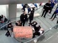 Il movimento Occupy entra nell’Apple Store di Amburgo