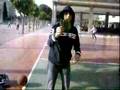 Un tonto comiendose una hoja