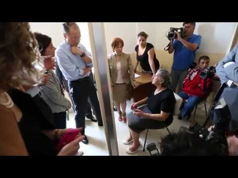 how to help refugees