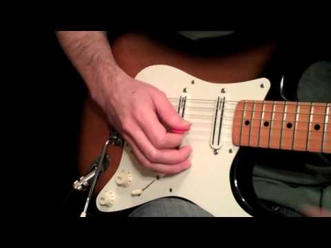 how to properly pick a guitar
