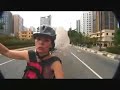 Nesta terceira parte do programa especial sobre o dia mundial sem carro, 22 de setembro, a videorrepórter Renata Falzoni participa da Bicicletada, o movimento de Massa Crítica que pedalou pela avenida Paulista, na cidade de São Paulo, para reivindicar o respeito aos ciclistas que utilizam a magrela como meio de transporte.