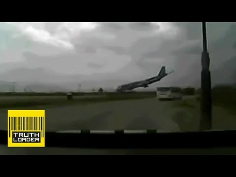 Plane crash caught on film in Bagram, Afghanistan - Truthloader