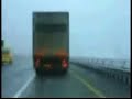 camion  renvers� par le vent