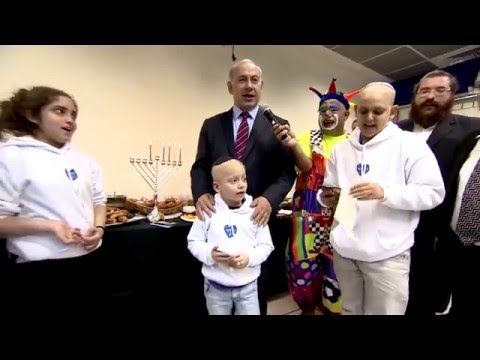 רה"מ נתניהו ורעייתו מדליקים נרות חנוכה עם ילדי עמותת "רחשי לב" רה"מ נתניהו ורעייתו מדליקים נרות חנוכה עם ילדי עמותת "רחשי לב"
