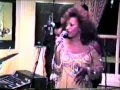 LYNDA-LAURENCE-sings