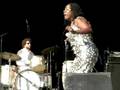 Sharon-Jones-live-Ho