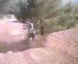 henrick fait des sauts de oufff en  dirtbike