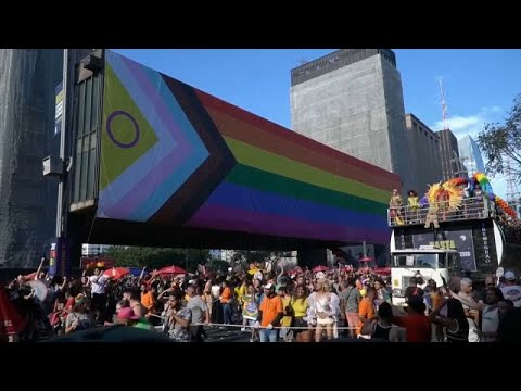 Brasilien: Sao Paolo erstrahlt anlsslich der LGBTQ-Pride-Parade in Regenbogenfarben