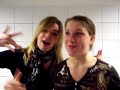 Le Gala de l'équipe de natation synchronisée Check Lapinou à Cluse en Haute Savoie pour l'inauguration de la piscine. Délire entre blondes pour la vidéo.