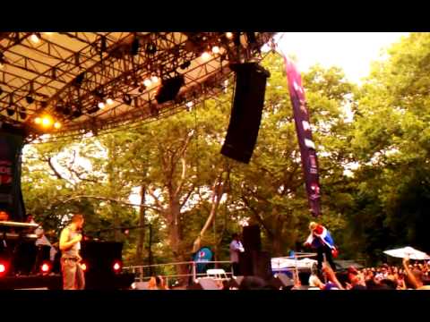 Wisin & Yandel - Estoy Enamorado @ Pepsi Sabados De Verano (2011)