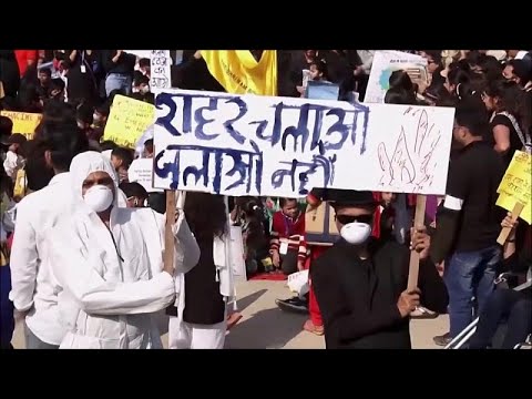 Indien: Demonstration gegen verpestete Luft in Guru ...