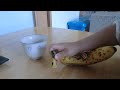 Click here to watch this video アヒルそっくりなバナナが水を飲んでいるように動かす息子君