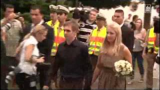 Vzonethethao1 - Phillip Lahm dua ban gai di dang ki ket hon.flv