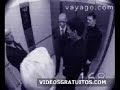 en una divertida comedia en un ascensor