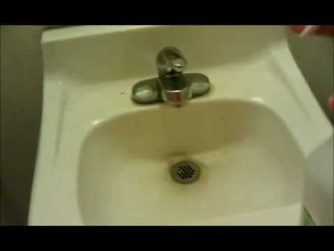 how to clean a white enamel sink
