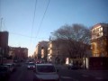 da largo Garibaldi, lungo la via Emilia Est, al quartiere SAN LAZZARO, a bordo di un filosnodato MAN Autodromo da 18 metri sulla linea 7, nell'itinerario che aveva in comune anche la ex-linea filoviaria 3 SAN FAUSTINO - SAN LAZZARO (la quale però terminava proprio su via Emilia Est circa 400 metri dopo la svolta in via del Pozzo, davanti all'Hotel Real Fini che si vede nel filmato).Il video termina all'ingresso del viale che porta al Policlinico, da via del Pozzo.Da ricordare che in largo Garibaldi transitavano le linee Interstazionali 1 e 2 (di cui si vedono ancora i 