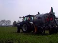 newholland ts 100 aan het stronten
