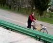 Geniu walczy z rowerem:D View Video