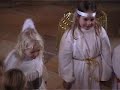 Hechendorfer Kindergartenkinder spielen die Weihnachtsgeschichte in der St. Michael Kirche.