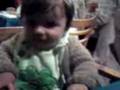 Mia comiendo en la goleada