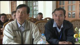 UB MTTQ-Công an thành phố: Tặng quà cho người có uy tín trong đồng bào dân tộc thiểu số Tết 2017