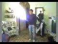 pablo el tonto con un mechero y un desodorante