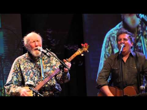 Pete Seeger and Pierce Turner – “If I Had a Hammer” NYC 2013