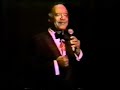 bobby capo canta un meadly de sus propios boleros.  nacio el primero de enero de 1922 en coamo, puerto rico y murio el 18 de diciembre de 1989 en nueva york.  compositor, cantante, director de televisi�n y funcionario p�blico. su nombre de pila era f�lix manuel rodr�guez cap�.  al finalizar sus estudios de escuela superior, se mud� a san juan para probar suerte en el mundo del espect�culo. particip� en el programa de aficionados que manten�a rafael qui�ones vidal, de donde se gradu�. su internacionalizaci�n comenz� cuando otro artista puertorrique�o, pedro ortiz d�vila (davilita), abandon� el cuarteto victoria que dirig�a rafael hern�ndez y bobby lo sustituye. 

tras su salida del cuarteto victoria el cantante adopt� a nueva york como su residencia y base de operaciones. en plena d�cada del 40, se convirti� en un �dolo en cuba, y su fama trasciende r�pidamente por el mundo hispano. form� parte de la orquesta del reconocido m�sico xavier cougat, pero fueron sus grabaciones como solistas las que le dieron fama internacional.  de ah� en adelante se internacionalizo.