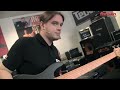 www.musik-schmidt.de Onlineshop: www.session.de Die Facts des TC Electronic RH750 * Basstopteil * Leistung: 750 Watt (1200 Watt Spitze) * Klangregler: Bass, Low Mid, High Mid, Treble, TubeTone, SpectraComp, TweeterTone * 3-Band Kompressor * 3 speicherbare Usersounds * integriertes Stimmgerät * Lautsprecherausgang: Speakon, Klinke (kombiniert) * symmetrischer XLR-Ausgang (pre/post schaltbar) * digitaler Recording-Ausgang: symmetrischer XLR, AES/EBU, 24 Bit * Spannungen: 90 - 240 V * Maße: 27,5 x 29 x 6,6 cm * Gewicht: 4 kg