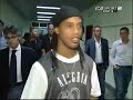 presentazione a san siro dell'asso brasiliano ronaldinho, il campione verdeoro arriva al milan,promette allegria e con la sua presentazione si puo' dire che l'allegria ce l'ha gia trasmessa!! un ringrazziamento a silvio berlusconi x averci regalato anche qst immenso campione perch� ronaldinho � il calcio!!!! forza milan!!!