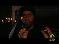 أبو مسلم الخرسانى يعجب منمنظر من يرى موته بعينيه.و هذه نبذة عنه:أبو مسلم الخراساني هو أبو مسلم عبد الرحمن بن مسلم الخراساني كردي الااصل ، صاحب الدعوة العباسية في خراسان، و من ثم واليها، سياسي و قائد عسكري.قيل اسمه إبراهيم، و يكنى أبا إسحاق، كان غلاماً سراجاً، و من ثم أُرسل إلى إبراهيم الإمام ليخدمه، فلمس فيه إخلاصاً، و حماساً، و شجاعة، فقربه، و أمره بتغيير اسمه و كنيته، و أرسله بعدها ليدعوا للعباسيين في خراسان، و أوصاه وصية مشهورة التزم بها.استمر أبو مسلم في دعوته رغم موت الإمام، و وطأ المنابر للدولة العباسية، حتى قامت في 132 هـ.و في دعوته قال نصر بن سيار:أرى خلل الرماد وميض نار و توشك أن يكون لها ضراممع قيام الدولة العباسية ارتفعت مكانة أبو مسلم، و كان محبوباً من أتباعه و معظماً بينهم، فخشي منه الخليفة أبو جعفر المنصور، فاحتال لقتله بعد أن أمنه، و قال لأهل خراسان عند ثورتهم لموت أبي مسلم قولته المشهورة: