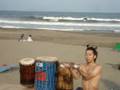 Show de rua em praia japonesa