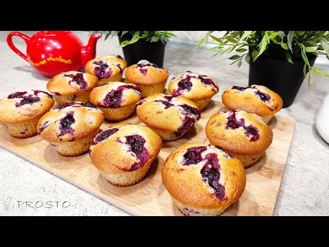 Маффины с вишней. Кексы с вишней. Это Prosto. Muffins with cherries