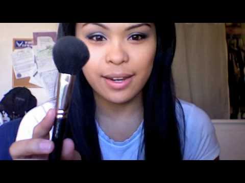 Face: Neutrogena skin clearing oil-free makeup: warm being 90 MAC 