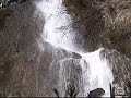 La contemplación de las cascadas, concentrándose en su sonido constante y siempre cambiante, tonifica el cuerpo, alivia el estrés, ayuda para el sueño al relajar el cuerpo,   mejora la respiración , crea un ambiente casi místico,   purifica el organismo desintoxicando la piel , dilata los bronquios, regula la presión sanguínea, y circulatoria y evapora la ira.