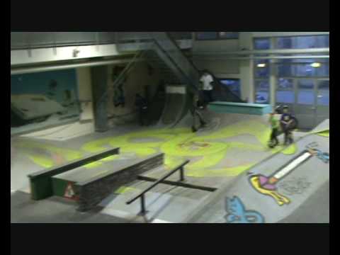 BMX BIKES TRICKS STUNTS CRASHES