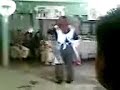 tio mike bailando el kuero