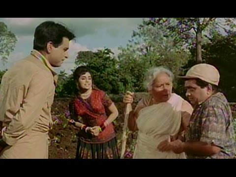 Dilip Kumar bashed up by his mother - Ram Aur Shyam