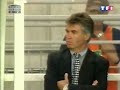 thierry roland et jean-michel larqu� ont quelques difficult�s � reconna�tre les joueurs cor�ens sur le terrain... et forc�ment, ils d�rapent !
