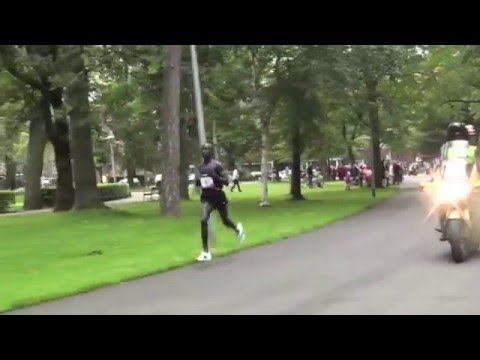 10k - Watch also the interview with Leonard Komon after the race http://vimeo.com/15303581 Results: 1 Leonard Patrick Komon Kenia 26:44 WR 2 Sammy Kitware Kenia 27...