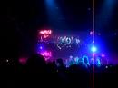 zo'n tussenstukje toen avril even weg was, haar dansers die freestyleden op faint van linkin park ;d awesome!