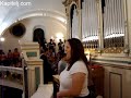 Generalka pred blagoslovitvijo novih orgel v novomeški katedrali Sv. Nikolaja v Novem mestuJanja Hvala je brez dvoma prekosila vse pevke, kar jih je najti na Youtube, ki so odpele Alleluia Exsultate Jubilate. Skladatelj je Wolfgang Amadeus Mozart.Slovenci smo lahko ponosni, da imamo tako izvrstno pevko!Koncert je bil naslednji dan.