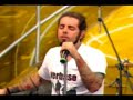 Detonautas tocando a música 