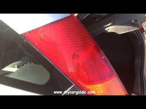 Ford Focus Mk1 Rear Bulbs Replacement & Rear Lamp Cluster Removal